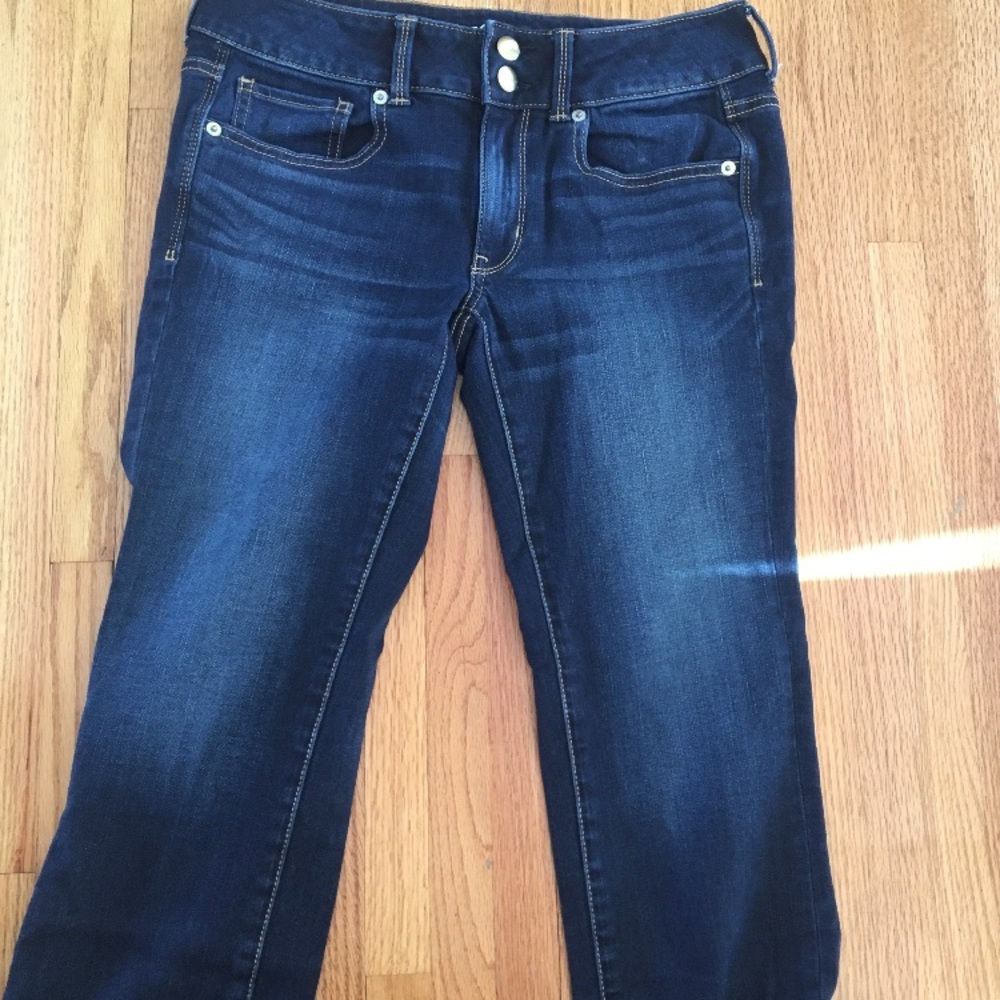 American eagle size 6 “artist crop” capris.